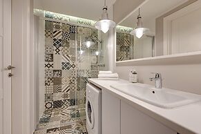 Aura by Downtown Apartments