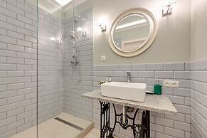 Aura by Downtown Apartments