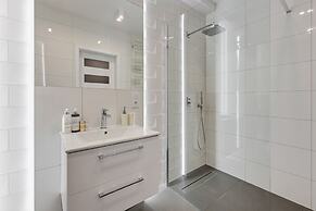 Aura by Downtown Apartments