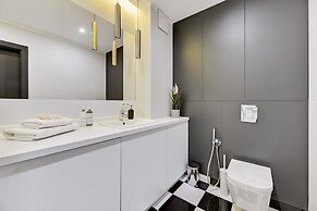 Aura by Downtown Apartments