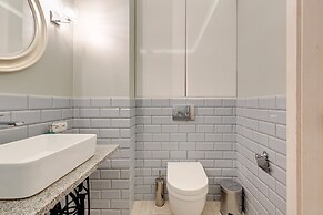 Aura by Downtown Apartments