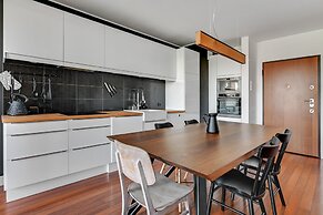 Aura by Downtown Apartments