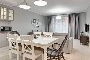 Aura by Downtown Apartments