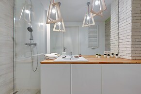 Aura by Downtown Apartments