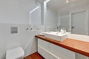 Aura by Downtown Apartments