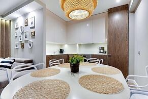 Aura by Downtown Apartments