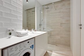 Aura by Downtown Apartments