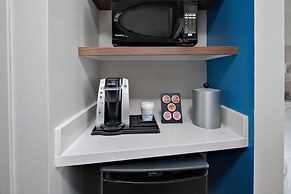 Holiday Inn Express & Suites Elkhorn - Lake Geneva Area by IHG