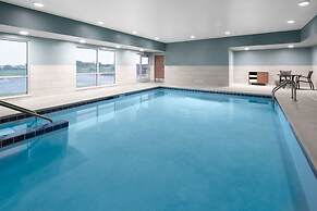 Holiday Inn Express & Suites Elkhorn - Lake Geneva Area by IHG