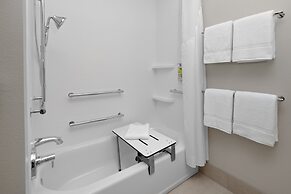 Holiday Inn Express & Suites Elkhorn - Lake Geneva Area by IHG