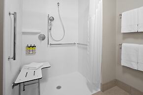 Holiday Inn Express & Suites Elkhorn - Lake Geneva Area by IHG