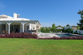 Casa Bianca Villa With Private Pool