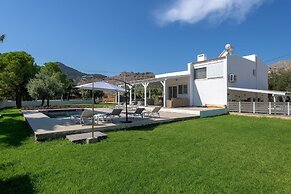 Casa Bianca Villa With Private Pool