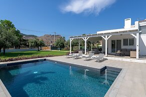 Casa Bianca Villa With Private Pool