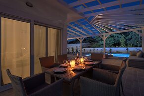 Casa Bianca Villa With Private Pool