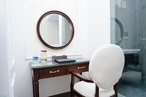 Vincent Halong Hotel