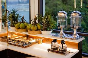 Vincent Halong Hotel