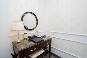 Vincent Halong Hotel