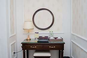 Vincent Halong Hotel