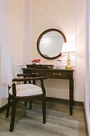 Vincent Halong Hotel