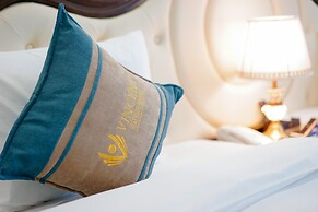 Vincent Halong Hotel