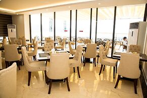 Vincent Halong Hotel