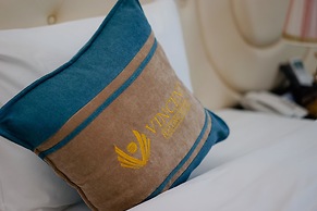 Vincent Halong Hotel