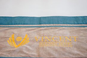 Vincent Halong Hotel