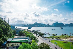 Vincent Halong Hotel