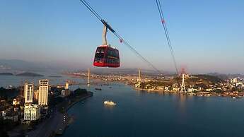 Vincent Halong Hotel