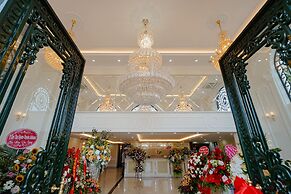 Vincent Halong Hotel