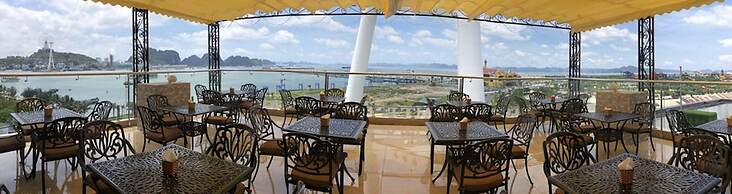 Vincent Halong Hotel