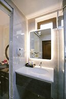 Vincent Halong Hotel