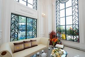 Vincent Halong Hotel