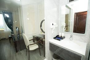 Vincent Halong Hotel