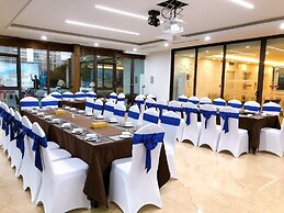 Vincent Halong Hotel