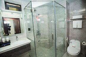 Vincent Halong Hotel