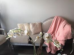 Kashaneh at Hullmark