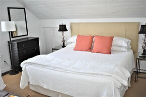 Simonton Court Historic Inn & Cottages