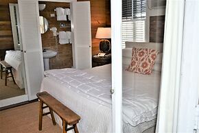 Simonton Court Historic Inn & Cottages