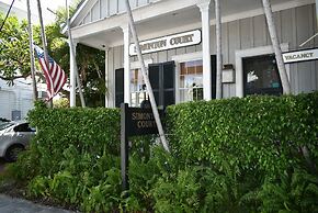 Simonton Court Historic Inn & Cottages