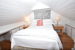 Simonton Court Historic Inn & Cottages