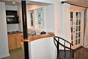 Simonton Court Historic Inn & Cottages