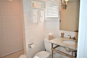 Simonton Court Historic Inn & Cottages