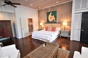 Simonton Court Historic Inn & Cottages