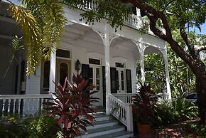 Simonton Court Historic Inn & Cottages