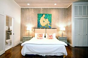 Simonton Court Historic Inn & Cottages