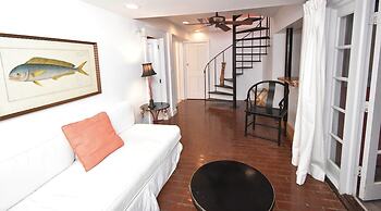 Simonton Court Historic Inn & Cottages