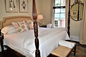 Simonton Court Historic Inn & Cottages