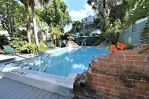 Simonton Court Historic Inn & Cottages